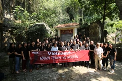 Báo Điện tử VietnamPlus-Về Nguồn: Những chuyến đi sâu nặng nghĩa tình