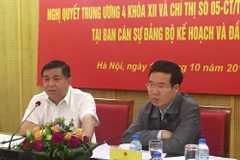 Đồng chí Võ Văn Thưởng, Trưởng Ban Tuyên giáo Trung ương, làm việc với Ban cán sự Đảng Bộ Kế hoạch và Đầu tư, ngày 18/10. (Ảnh: PV/Vietnam+)