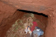 Đường hầm các tù nhân tự đào để vượt ngục. (Ảnh: AP)