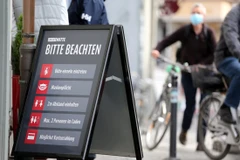 Một nhà hàng tại Đức đưa ra các quy định về phòng chống dịch. (Ảnh: Reuters)