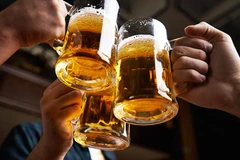 Bắt đầu phạt tiền hành vi ép uống rượu bia, uống trong giờ làm việc