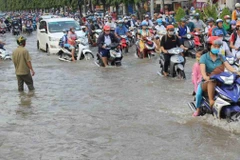 Cần Thơ tiếp tục ngập sâu, triều cường trên báo động III