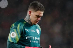 Ederson mắc nhiều sai lầm trong trận derby Manchester. (Ảnh: Teller Report)