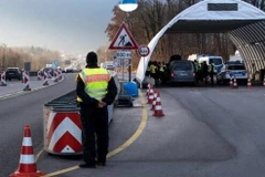 Các nước giáp ranh với Đức tăng cường kiểm soát dịch bệnh ở biên giới