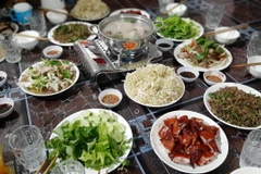 Đối với người dân miền Tây, từ lâu thịt chuột đồng đã trở thành một thứ “đặc sản” được dùng để đãi khách quý, khách phương xa. (Ảnh: Công Mạo/TTXVN)