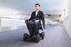 Nhật Bản ra mắt phương tiện vận chuyển hành khách tự động tại sân bay
