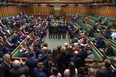 Toàn cảnh phiên họp của Hạ viện Anh ở London. (Ảnh: AFP/TTXVN)