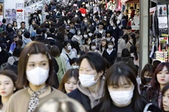 Nhật Bản đang đối mặt với làn sóng bùng phát dịch COVID-19 mới. (Ảnh: Kyodo)