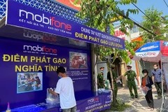 Một điểm phân phát gạo của Mobifone. (Ảnh: Mobifone)