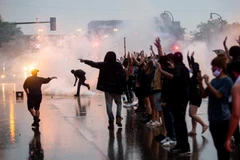 Mỹ: Phá hoại, hôi của xảy ra trong các vụ biểu tình tại Minneapolis