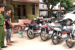 Đối tượng Quàng Văn Quân cùng tang vật.