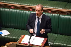 Ngoại trưởng Anh Dominic Raab. (Ảnh: AFP/TTXVN) 