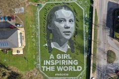 Họa sỹ Anh vẽ tranh khổng lồ hình Greta Thunberg nhân dịp 8/3