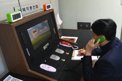 Đường dây nóng liên Triều tại văn phòng liên lạc ở làng đình chiến Panmunjom. (Ảnh: Yonhap/TTXVN)