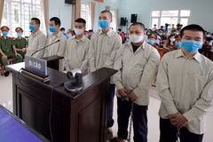 Các bị cáo tại phiên tòa. (Ảnh: Bùi Đức Hiếu/TTXVN)