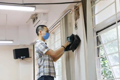 Trường THCS Nghĩa Tân (quận Cầu Giấy) hoàn thành vệ sinh, khử khuẩn và các công tác chuẩn bị khác, sẵn sàng đón học sinh trở lại trường. (Ảnh: Thanh Tùng/TTXVN) 