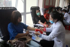 Gần 2.000 người tham gia chương trình hiến máu tình nguyện Chủ nhật Đỏ