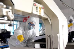 Phun thuốc khử trùng tại một cơ sở sản xuất ở Triều Tiên. (Ảnh: KCNA/Reuters)