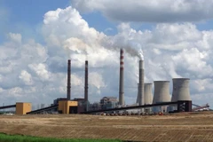 Một nhà máy nhiệt điện than ở Kentucky, Mỹ. (Ảnh: AP)