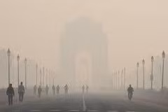 Ấn Độ: Delhi ngập trong khói bụi do hoạt động đốt rơm rạ