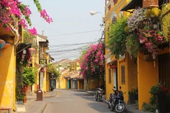 Phố cổ Hội An mở cửa đón khách du lịch, giảm giá vé tham quan