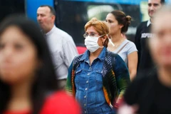 Argentina: Buenos Aires vẫn đông đúc nhộn nhịp bất chấp dịch bệnh