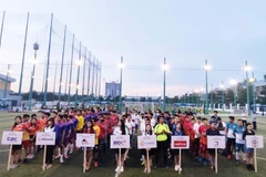 Khai mạc giải bóng đá doanh nghiệp Việt Nam tại Campuchia 