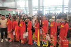 Công dân Việt Nam chờ lên đường về nước. (Ảnh: Vietnam+)