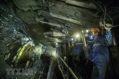 Công nhân làm việt tại mỏ than. (Ảnh: TTXVN)