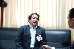 Tổng thư ký Quốc hội Campuchia Leng Peng Long trả lời phỏng vấn phóng viên TTXVN tại Campuchia. (Ảnh: Trần Long/TTXVN)