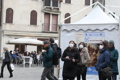 Dịch bệnh COVID-19 tiếp tục diễn biến phức tạp ở châu Âu. (Ảnh: AFP/TTXVN)