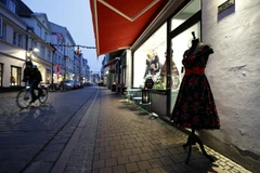 Các cửa hàng tại Đức trống trơn do dịch bệnh. (Ảnh: The Local)