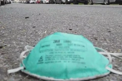 Vấn nạn về ô nhiễm môi trường đến từ thiết bị bảo hộ y tế dùng một lần