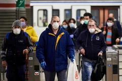 Công nhân Tây Ban Nha đi làm trong mùa dịch bệnh. (Ảnh: Getty)