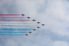 Anh: Mãn nhãn với màn trình diễn của đội bay Red Arrow
