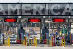 Canada thảo luận với Mỹ về khả năng đóng cửa biên giới