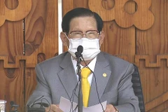 Người sáng lập giáo phái Tân Thiên Địa Lee Man-hee.