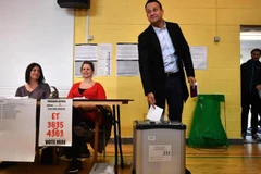 Thủ tướng Ireland Leo Varadkar tham gia bỏ phiếu. (Ảnh: AFP/Getty)