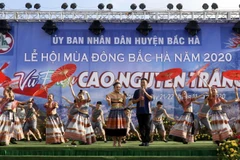 Hàng nghìn du khách tham dự khai mạc Lễ hội mùa Đông tại Lào Cai