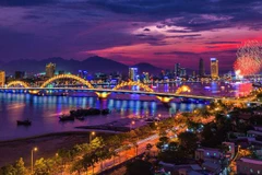 Thành phố Đà Nẵng lộng lẫy về đêm.