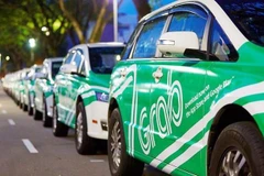 Nhiều bất cập trong quy định dán phù hiệu cho xe công nghệ