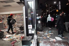 Thành phố New York tan hoang sau các cuộc biểu tình