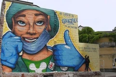 Nghệ sỹ đường phố Italy trổ tài sáng tạo tri ân các y bác sỹ