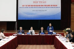 Các nữ doanh nhân góp ý dự thảo Văn kiện Đại hội XIII của Đảng. (Ảnh: Dương Giang/TTXVN)