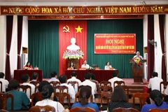 Bí thư Thành ủy Hà Nội Vương Đình Huệ tiếp xúc cử tri huyện Thường Tín. (Ảnh: Văn Điệp/TTXVN)