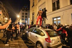 Pháp: Đại lộ Champs-Elysees tan hoang sau trận chung kết C1