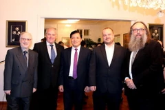 Đại sứ Trương Mạnh Sơn và các đại diện giới kinh doanh Séc. (Ảnh: Trần Quang Vinh/Vietnam+)