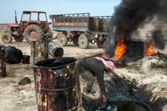 Một mỏ dầu bị nhóm IS chiếm giữ. (Nguồn: AFP)