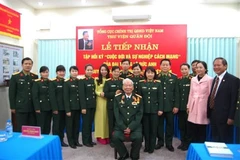 Tổng cục Chính trị tiếp nhận tập hồi ký của Đại tướng Lê Đức Anh