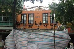 Hà Nội: Nhà đang tháo dỡ bất ngờ đổ sập khiến người dân hốt hoảng